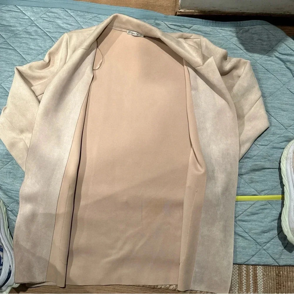 ZARA CÁRDIGAN WOMENS BASIC SMALL SUEDE LEATHER BAIGE COLOR FRONT POCKETS GOOD
CO - Picture 1 of 7